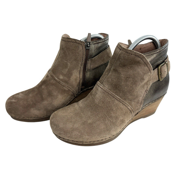 Dansko Ankle Booties Size 39‎ US 8.5 Shirley Brown Nubuck Leather Wedge Buckle - Picture 1 of 9